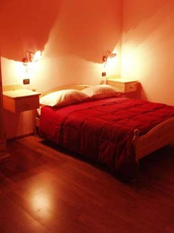Maison Sam' Suffy Challand Saint Victor Room photo